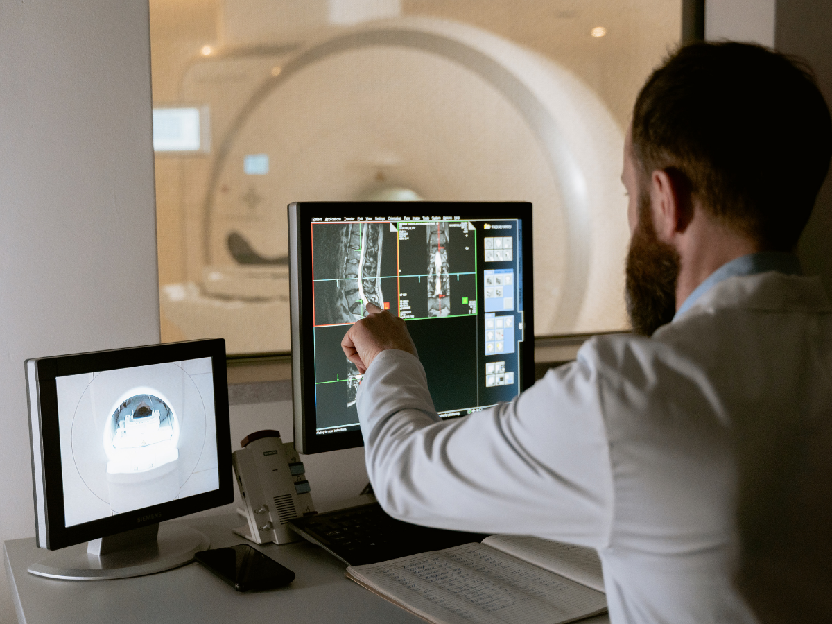 Skaner PET/ CT – czy do wykonania badania przy jego pomocy konieczne jest skierowanie? Jak wygląda badanie skanerem PET/CT?